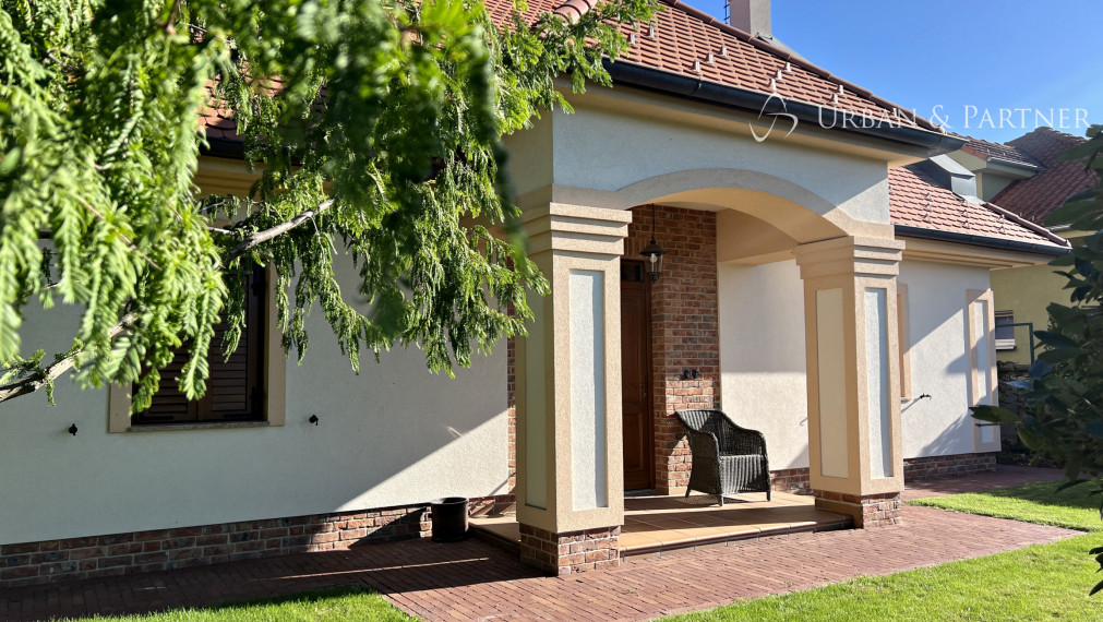 Štýlová rezidencia - 2 domy a trojgaráž len 40km do BA, 2km do DS