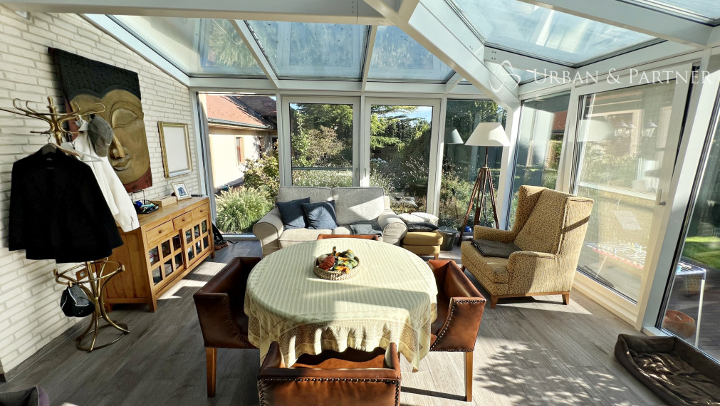 Štýlová rezidencia - 2 domy a trojgaráž len 40km do BA, 2km do DS