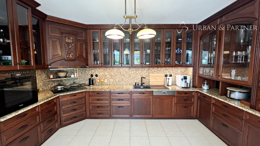 Štýlová rezidencia - 2 domy a trojgaráž len 40km do BA, 2km do DS