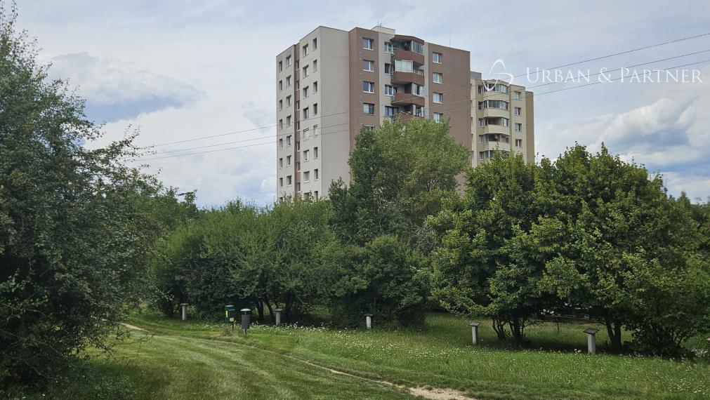 Moderný byt po kompletnej rekonštrukcii s loggiou a výhľadom