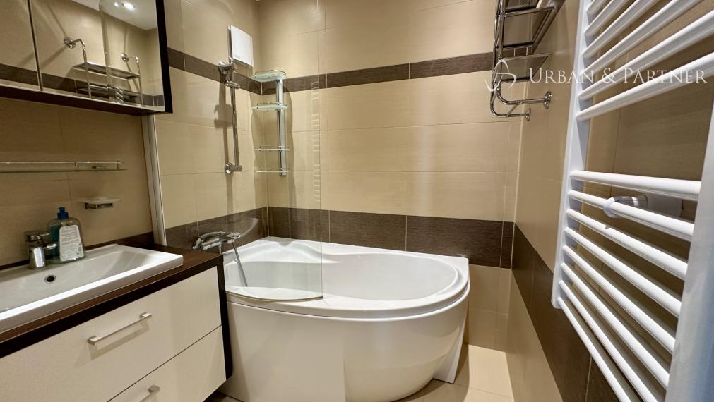 Moderný byt po kompletnej rekonštrukcii s loggiou a výhľadom