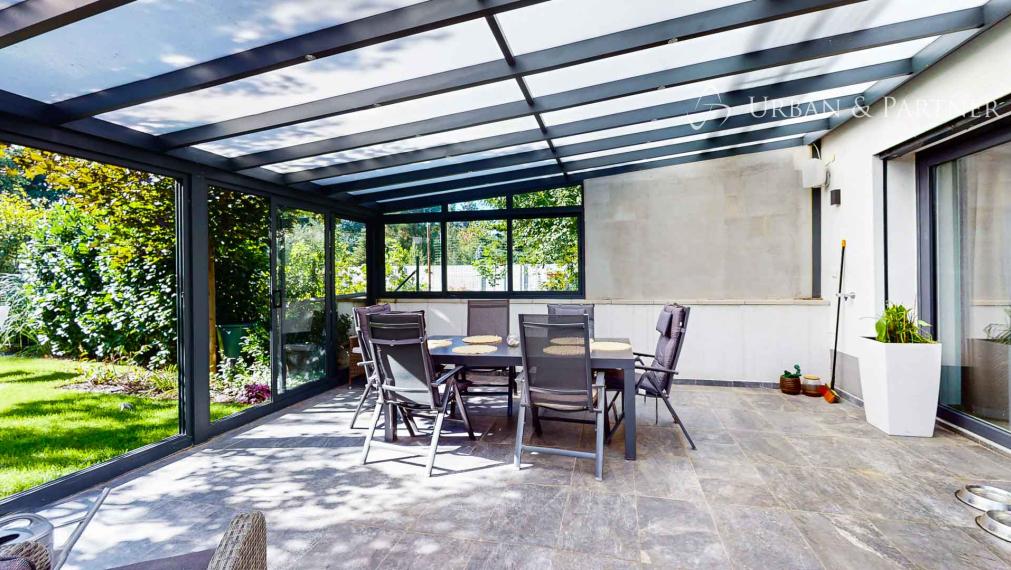 MODERNÝ RODINNÝ DOM NA PREDAJ V Perfektnej lokalite.  – 300 m² úžitkovej plochy, zimná záhrada, pozemok 500 m².