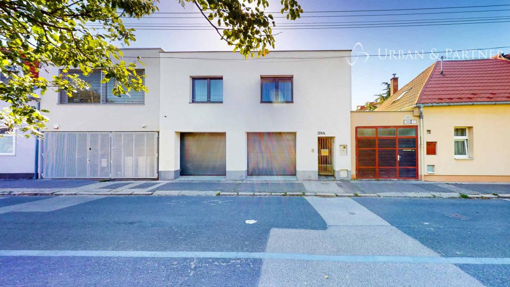 MODERNÝ RODINNÝ DOM NA PREDAJ V Perfektnej lokalite.  – 300 m² úžitkovej plochy, zimná záhrada, pozemok 500 m².