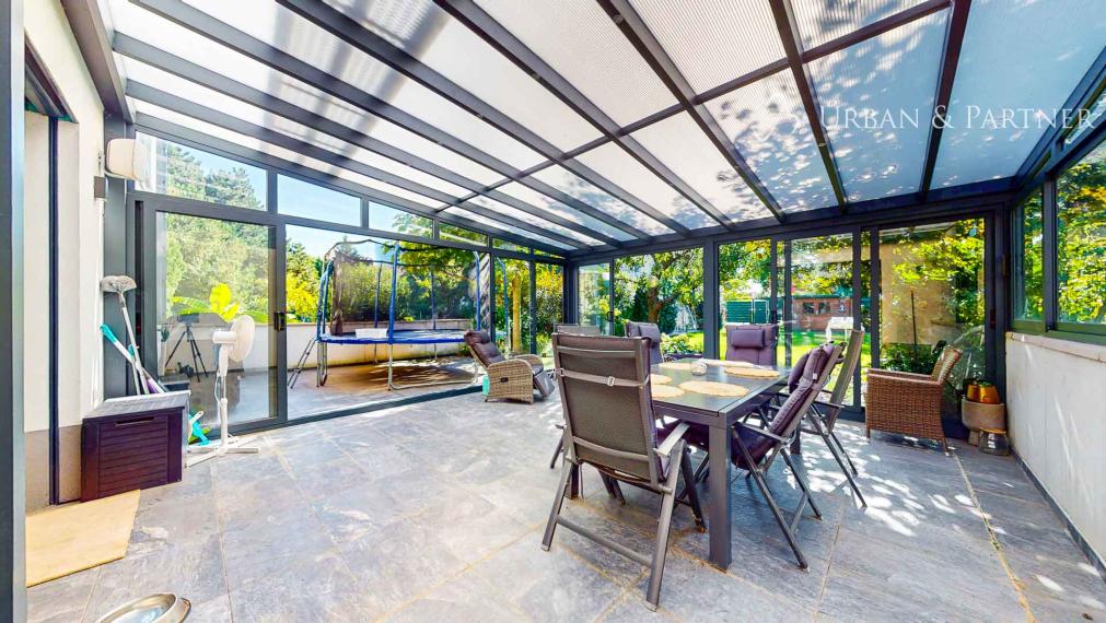 MODERNÝ RODINNÝ DOM NA PREDAJ V Perfektnej lokalite.  – 300 m² úžitkovej plochy, zimná záhrada, pozemok 500 m².