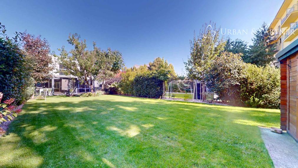 MODERNÝ RODINNÝ DOM NA PREDAJ V Perfektnej lokalite.  – 300 m² úžitkovej plochy, zimná záhrada, pozemok 500 m².