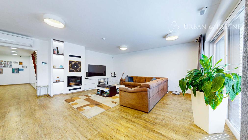 MODERNÝ RODINNÝ DOM NA PREDAJ V Perfektnej lokalite.  – 300 m² úžitkovej plochy, zimná záhrada, pozemok 500 m².