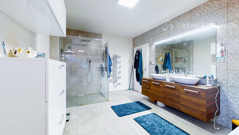 MODERNÝ RODINNÝ DOM NA PREDAJ V Perfektnej lokalite.  – 300 m² úžitkovej plochy, zimná záhrada, pozemok 500 m².