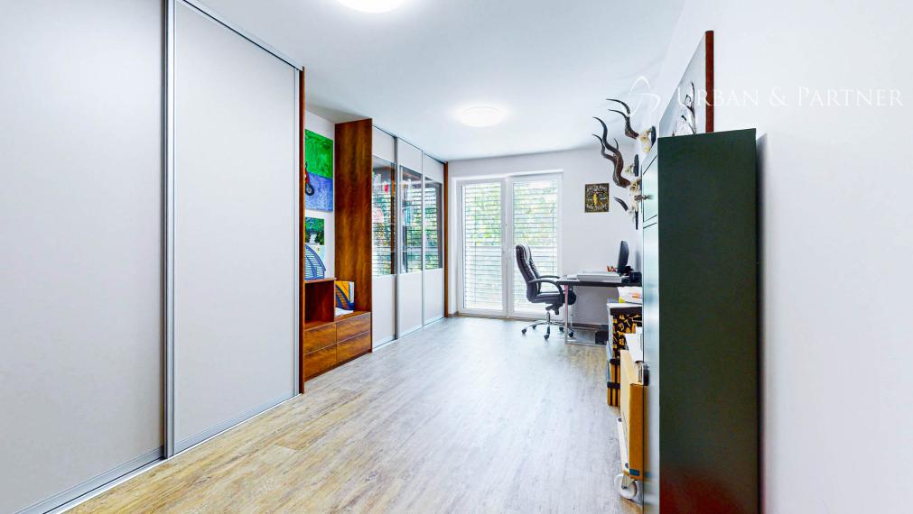 MODERNÝ RODINNÝ DOM NA PREDAJ V Perfektnej lokalite.  – 300 m² úžitkovej plochy, zimná záhrada, pozemok 500 m².