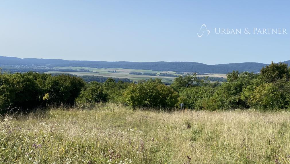 Predaj výnimočného pozemku s panoramatickým výhľadom v Devíne