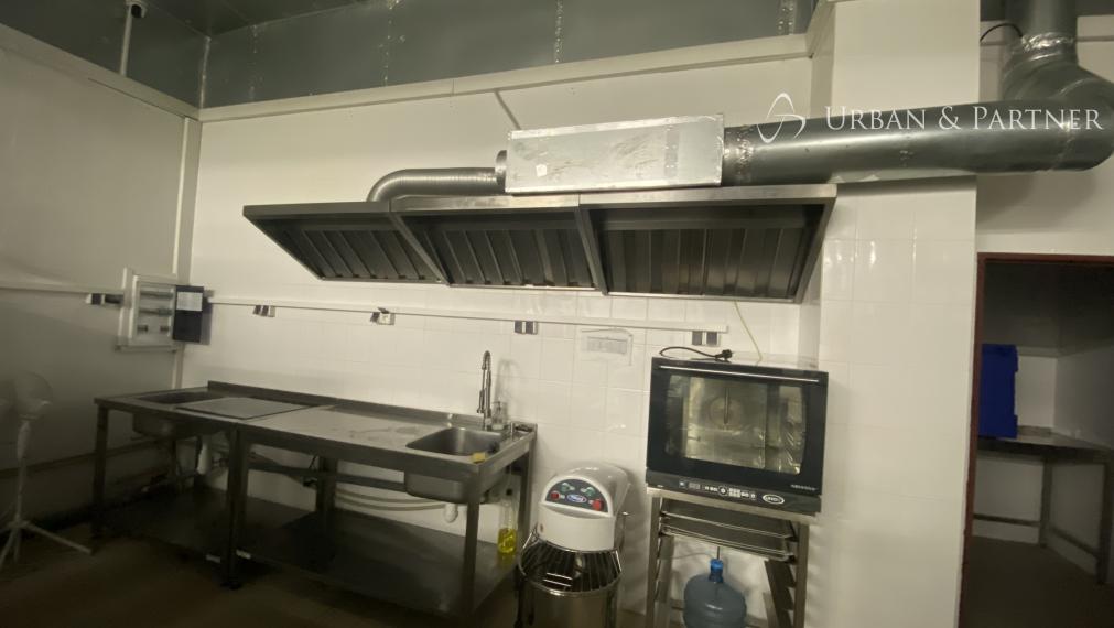 Prenájom obchodného priestoru vhodného na gastro prevádzku na Seberíniho ulici - Ružinov