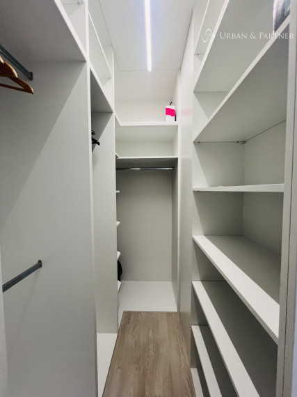 ÚPLNE NOVÝ, krásny 2 izbový byt s klímou, možný parking