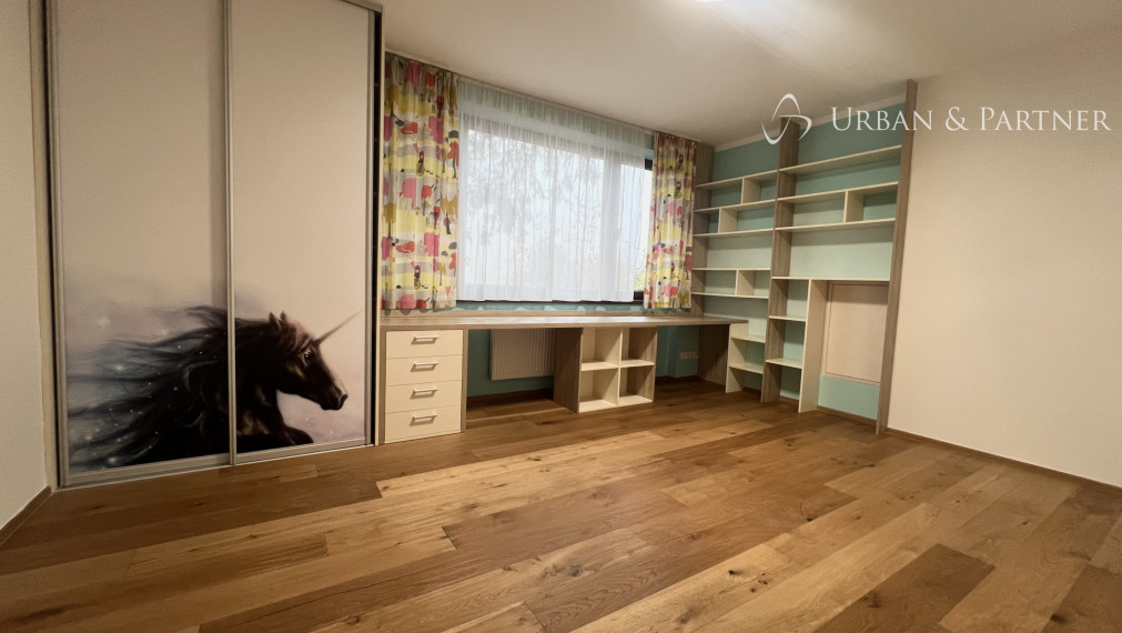 RD v Dúbravke, pri BIS, dvojgen. bývanie - BEZ PROVÍZIE