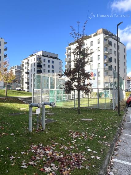 Slnečný 2-izbový byt s balkónom v novostavbe v Dúbravke