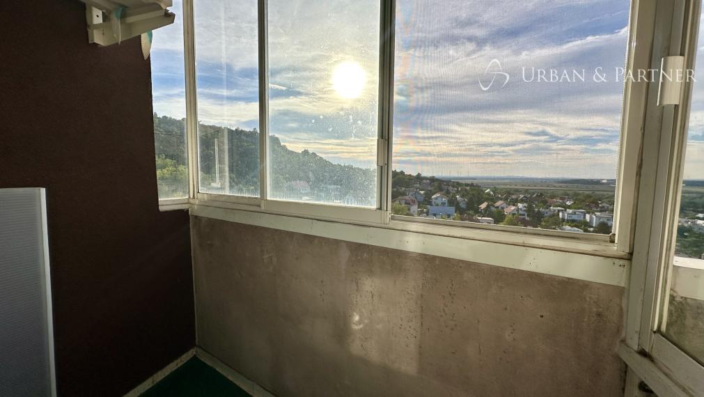 Moderný byt po kompletnej rekonštrukcii s loggiou a výhľadom