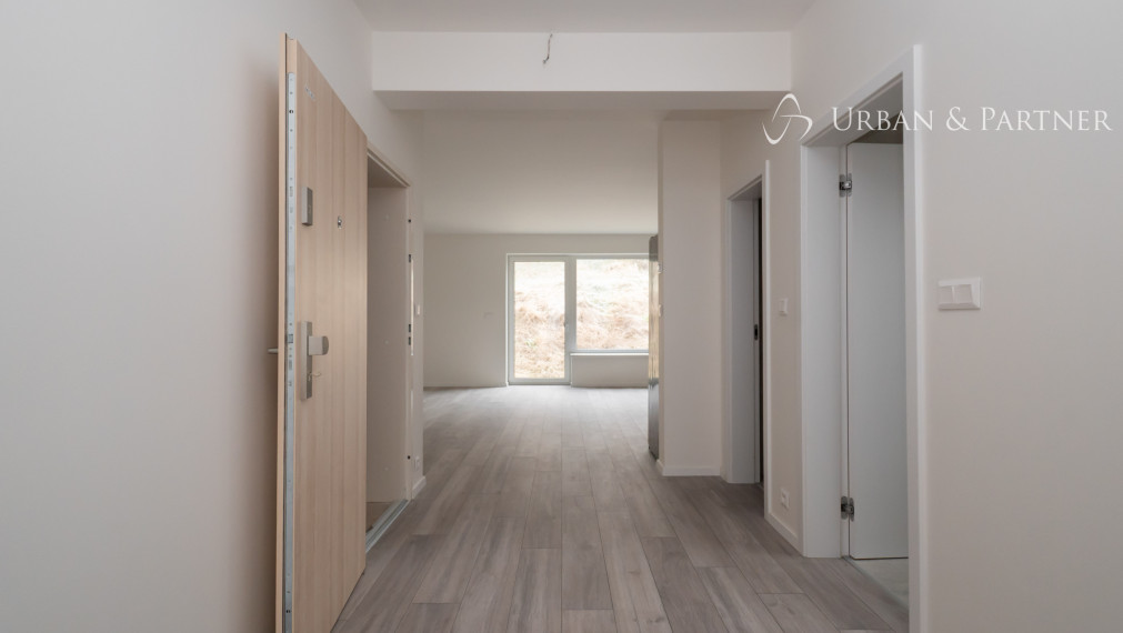 Predaj 3 izbového bytu so záhradkou na ulici Staré Grunty v Karlovej Vsi