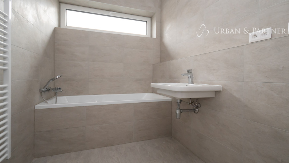 Predaj 3 izbového bytu so záhradkou na ulici Staré Grunty v Karlovej Vsi