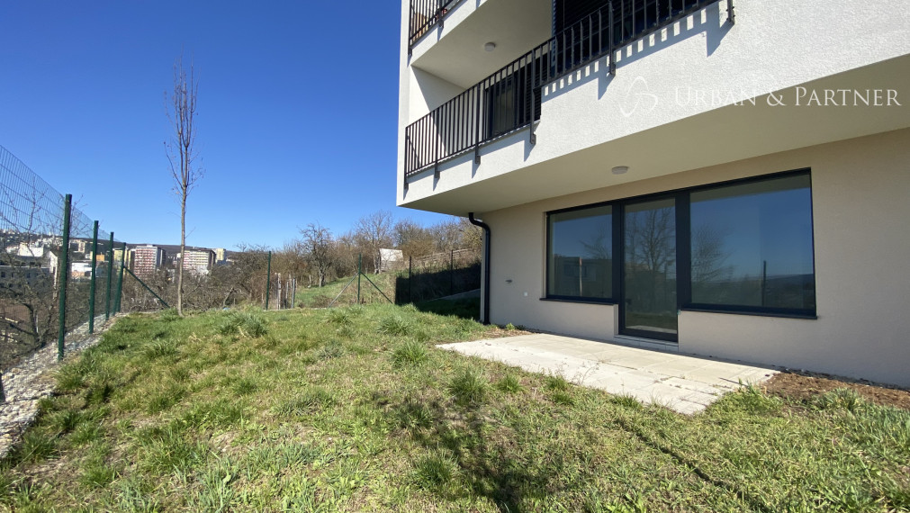 Predaj 3 izbového bytu s predzáhradkou v novostavbe na ulici Staré Grunty v Karlovej vsi