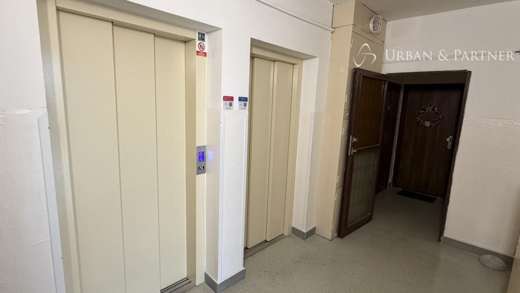 3 izbový zrekonštr. byt s loggiou, sam. kuchyňa, Blagoevova ul.