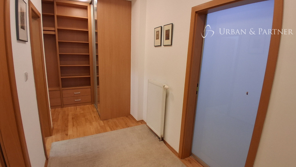 Prenájom veľkého 1 izb. bytu s parkovaním na Dunajskej ul. v Starom meste