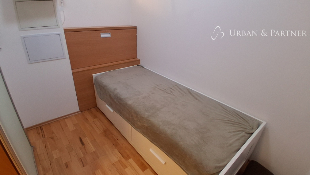 Prenájom veľkého 1 izb. bytu s parkovaním na Dunajskej ul. v Starom meste