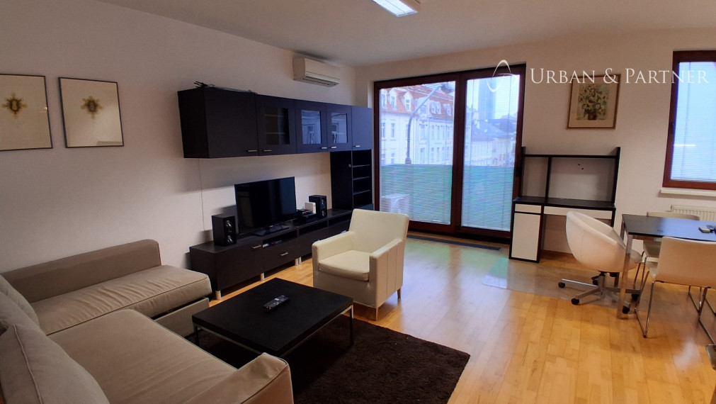 Prenájom veľkého 1 izb. bytu s parkovaním na Dunajskej ul. v Starom meste