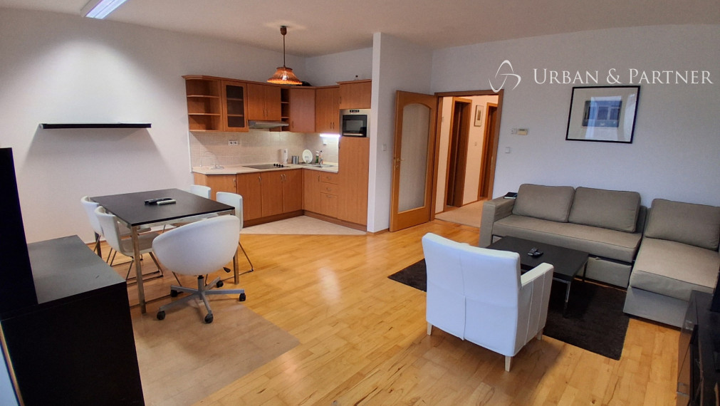 Prenájom veľkého 1 izb. bytu s parkovaním na Dunajskej ul. v Starom meste