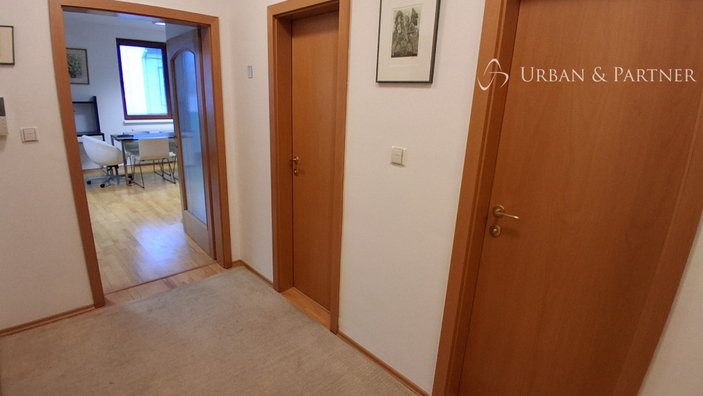 Prenájom veľkého 1 izb. bytu s parkovaním na Dunajskej ul. v Starom meste