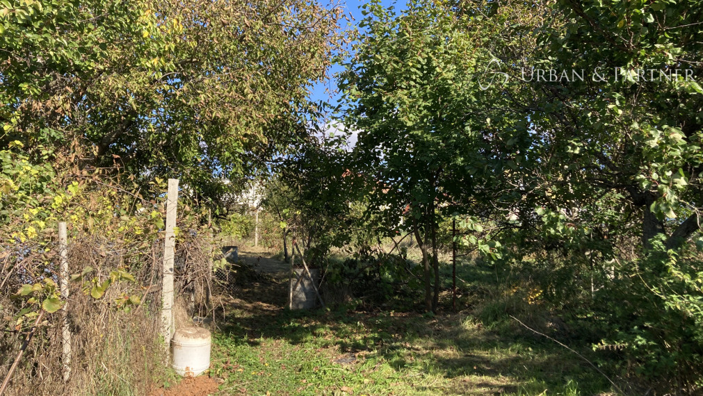 VAŠE VÍKENDOVÉ ÚTOČISKO S OBROVSKÝM POZEMKOM – ZEMIANSKE SADY