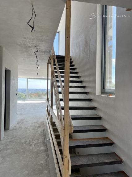 Rodinný dom s výnimočným výhľadom a bazénom