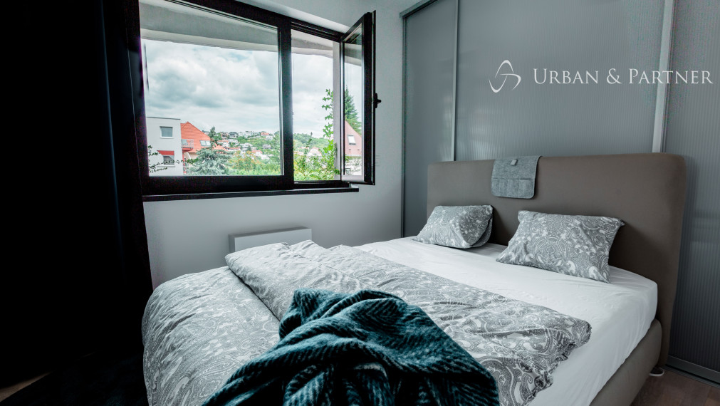 Prenájom nadštandardného 2 izbového bytu v novostavbe s parkovaním na Okánikovej ulici v centre