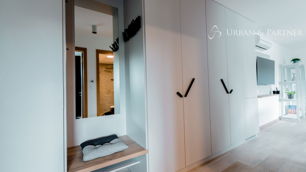 Prenájom nadštandardného 2 izbového bytu v novostavbe s parkovaním na Okánikovej ulici v centre