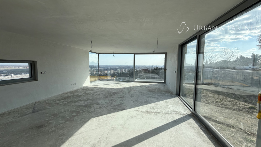 Novostavba  s výnimočným výhľadom a bazénom v Rači