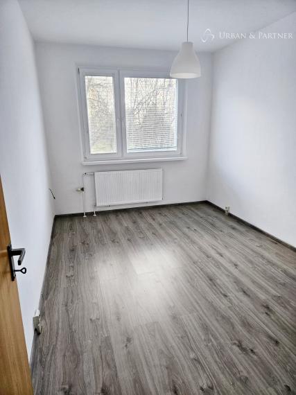 PREDAJ  4-izbový byt  – Gessayova ulici.