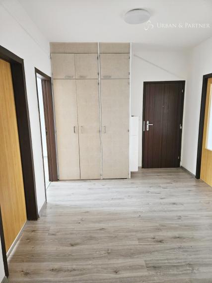 PREDAJ  4-izbový byt  – Gessayova ulici.