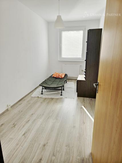 PREDAJ  4-izbový byt  – Gessayova ulici.