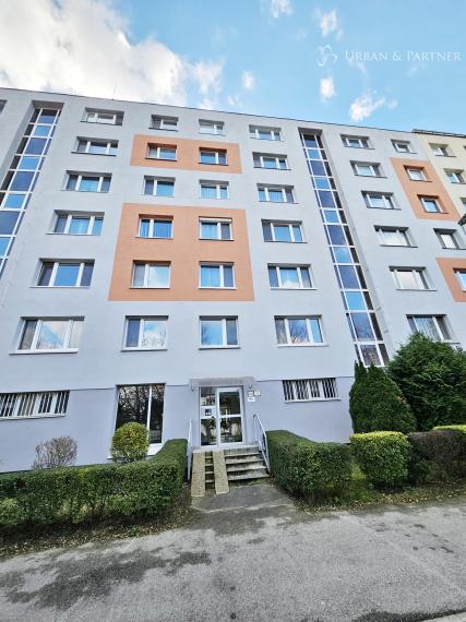 PREDAJ  4-izbový byt  – Gessayova ulici.