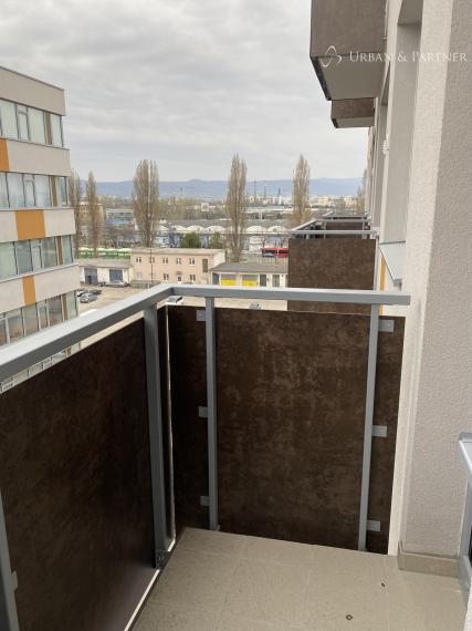 Prenájom nadštandardného 2 izbového bytu s parkovaním na Tomašikovej ulici v Ružinove