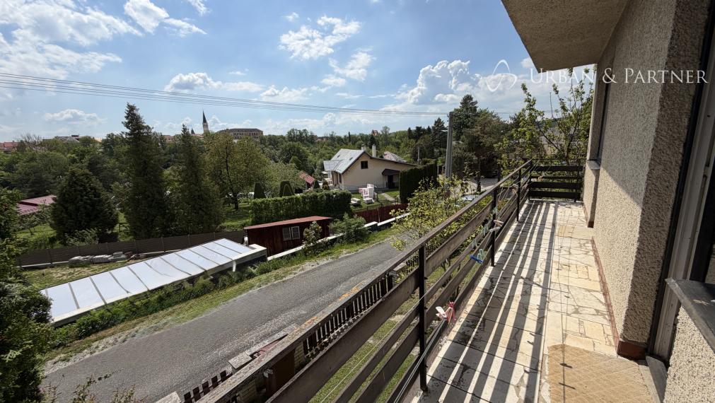 Rodinný dom pod Mariánskou horou – spojenie pokojného bývania, priestoru a hodnotnej lokality