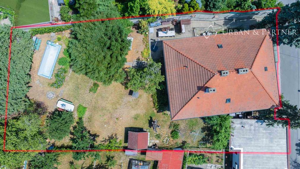 Exkluzívne u nás predaj rodinnej vily pod Slavínom s krásnym výhľadom na Mišíkovej ul.  v Starom meste