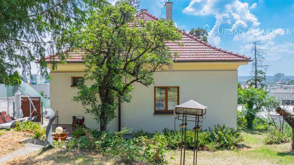 Exkluzívne u nás predaj rodinnej vily pod Slavínom s krásnym výhľadom na Mišíkovej ul.  v Starom meste