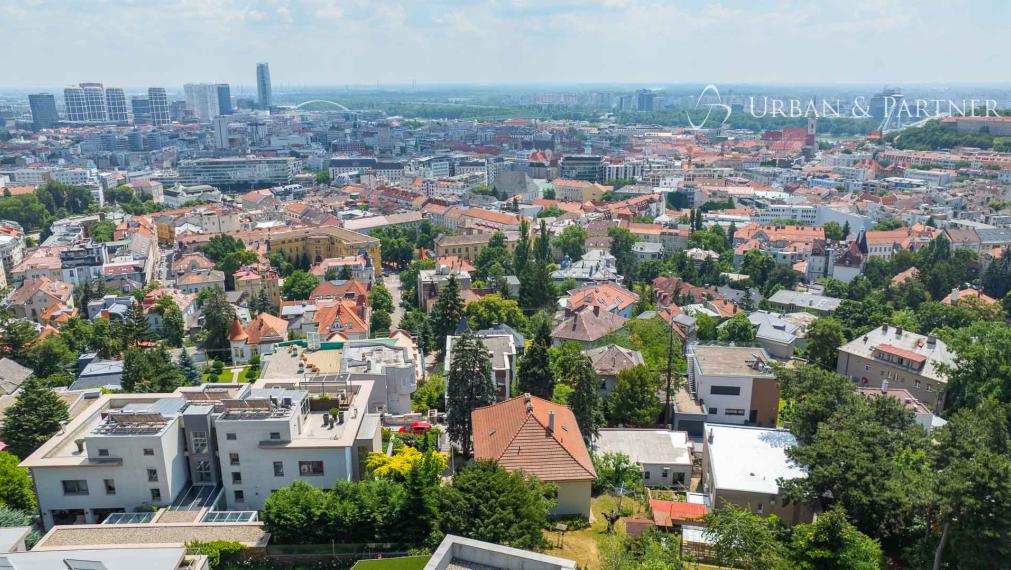 Exkluzívne u nás predaj rodinnej vily pod Slavínom s krásnym výhľadom na Mišíkovej ul.  v Starom meste