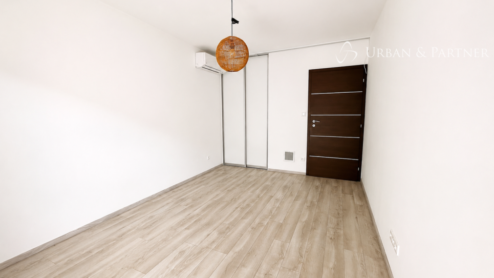 Predaj rodinného domu s garážou pre 2 autá na začiatku Jaroviec
