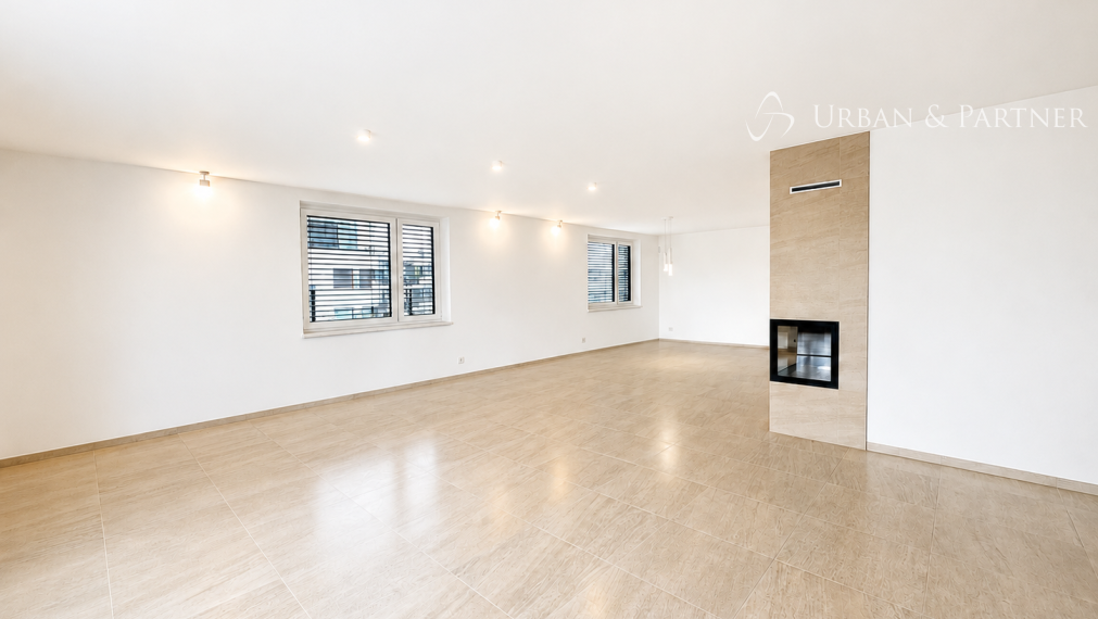 Veľkorysý penthouse s terasou a jacuzzi, 2 garážové státia.