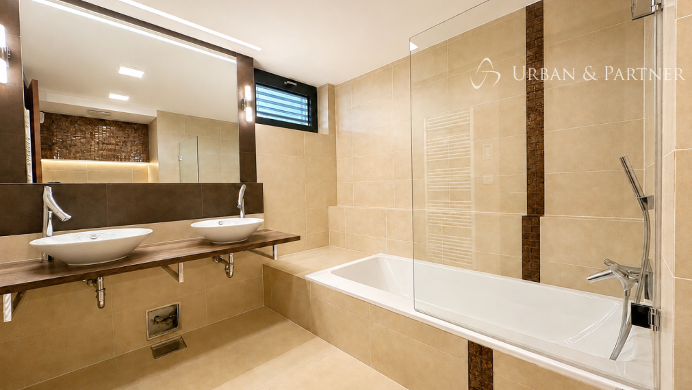 Veľkorysý penthouse s terasou a jacuzzi, 2 garážové státia.