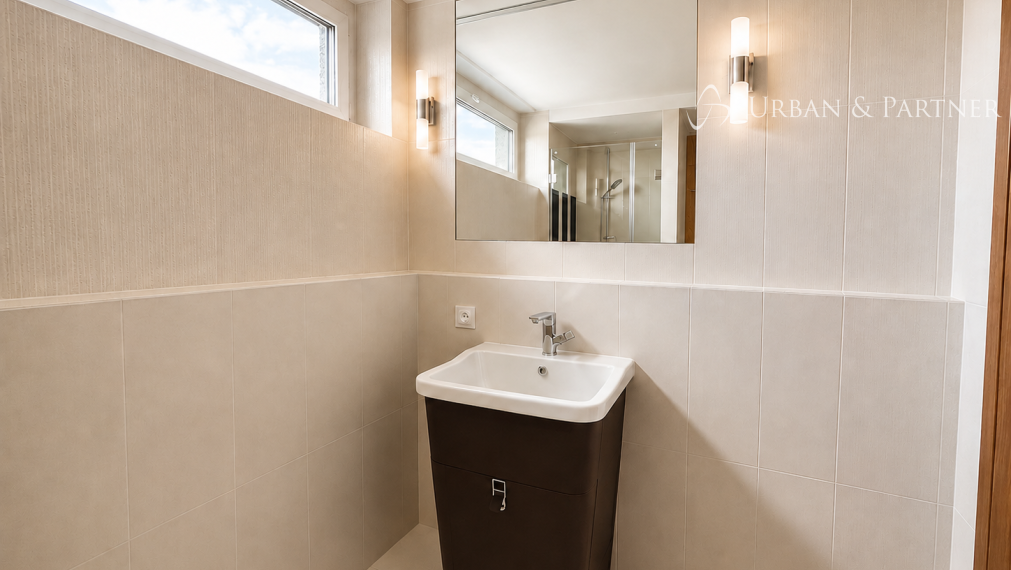 Veľkorysý penthouse s terasou a jacuzzi, 2 garážové státia.