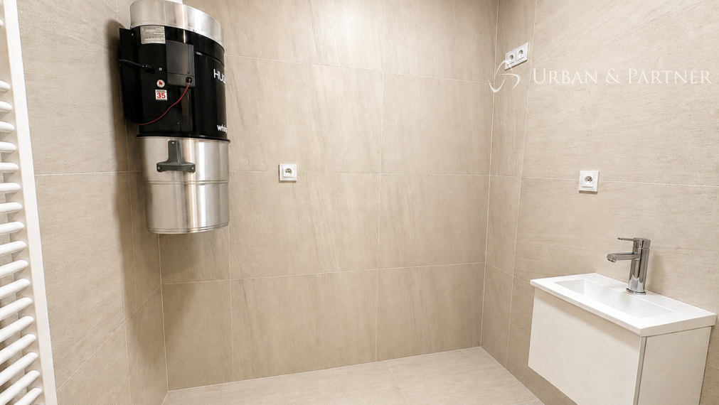 Veľkorysý penthouse s terasou a jacuzzi, 2 garážové státia.