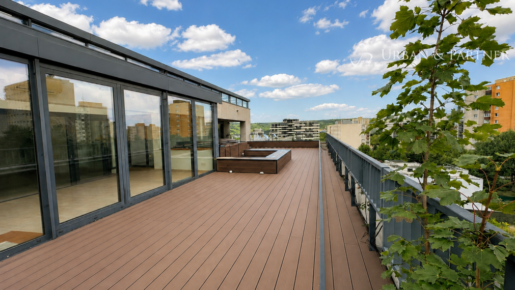 Veľkorysý penthouse s terasou a jacuzzi, 2 garážové státia.