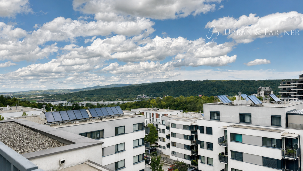 Veľkorysý penthouse s terasou a jacuzzi, 2 garážové státia.