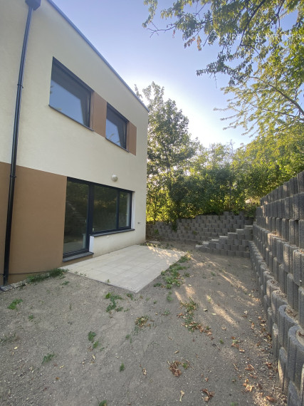 Predaj 3 izbového bytu so záhradkou na ulici Staré Grunty v Karlovej Vsi