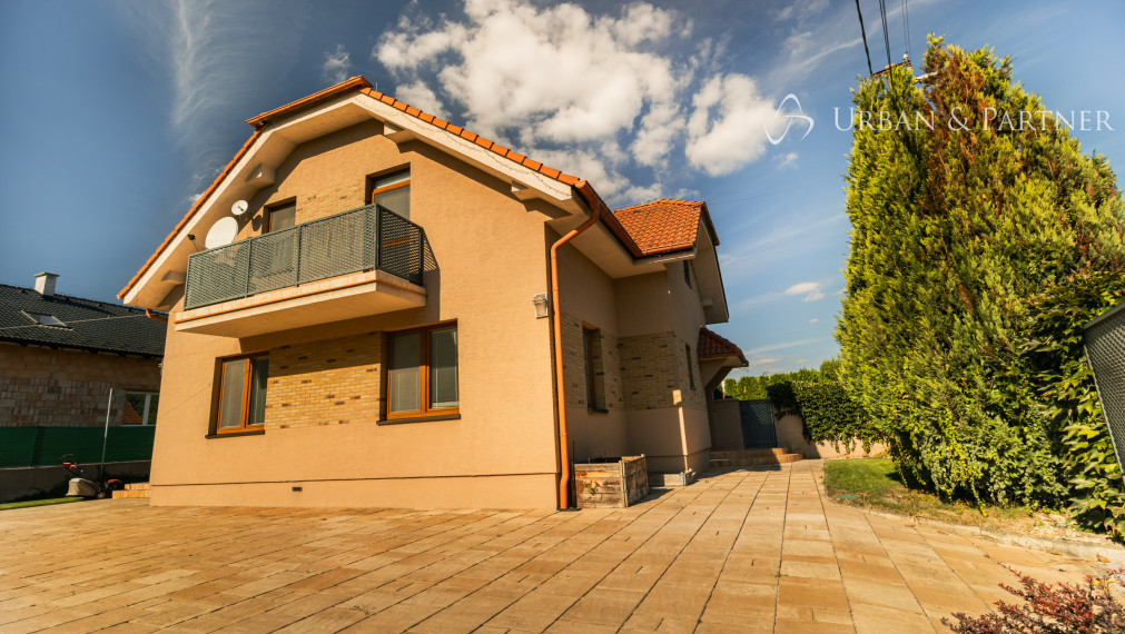 NA PREDAJ | Elegantný rodinný dom SKALKA NAD VÁHOM
